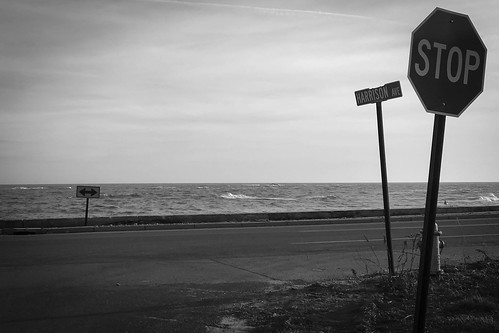 nature ocean beach road stop sign water serene rhodeisland sky relaxing canon photography outdoors landscape seascape monocromo paisaje fotografia relajante cielo sereno agua carretera playa oceano naturaleza