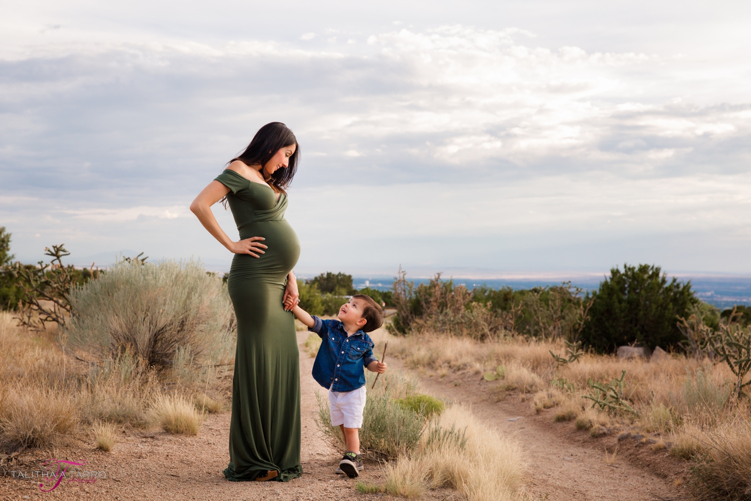 Albuquerque foothills maternity with Sasha