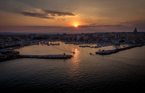 siracusa sicily sunset marina harbour seascape waterfront sun city
