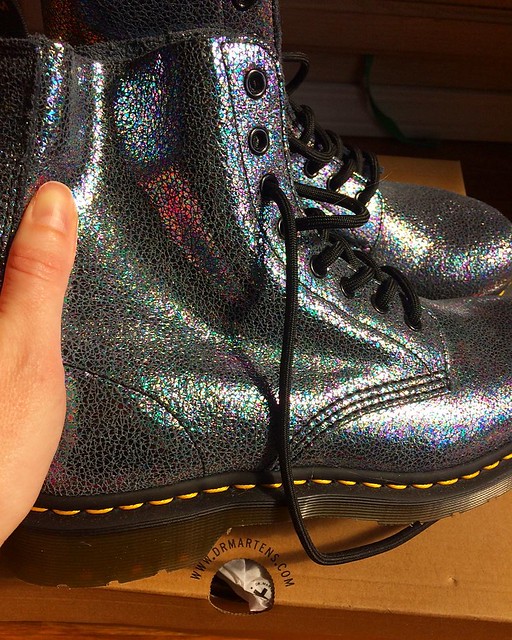 Remember my fabulous rainbow glitter Doc Martens that I got for Christmas last year? They are currently for sale on eBay. I ordered them in a women's size 10 and it is just too big. 😭💦💦💦
