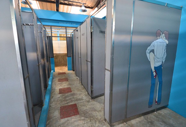pak-up hostel krabi thailand shower toilet