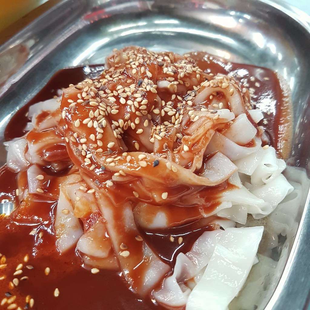 生鱼粥 Raw Fish Porridge $7 猪肠粉 Chee Cheong Fun $3 @ 汉记靓粥 Hon Kee KL 茨厂街 Petaling Street