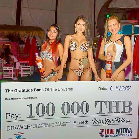 Sexy Thai bikini babes Pattaya