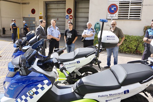 Lliurament motos elèctriques Policia Municipal