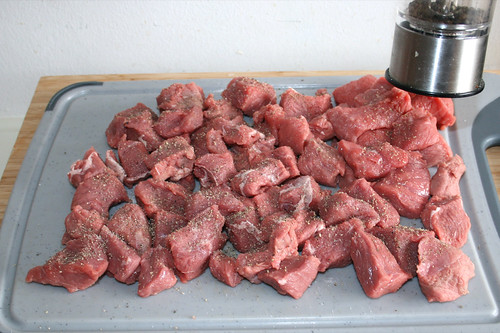 21 - Rindfleisch mit Salz & Pfeffer würzen / Season beef with salt & pepper