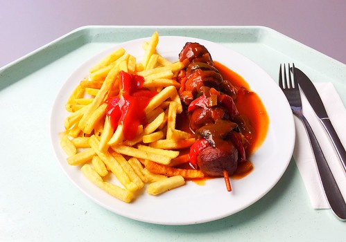 Minced meat skewer with gypsy sauce & french fries / Hackfleischspieß mit Zigeunersauce & Pommes Frites