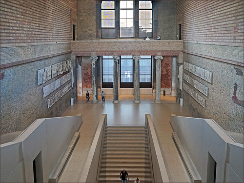 Le grand hall d'entrée du Neues Museum (Berlin)