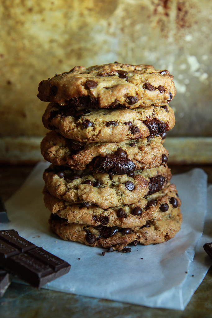 耐嚼双重巧克力块饼干 - 素食主义者和谷蛋白免受荔枝
