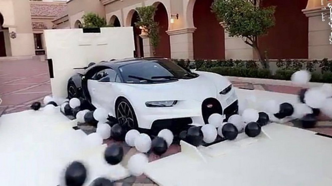 bugatti-chiron-gets-middle-eastern-unboxing-looks-like-a-panda-119564_1
