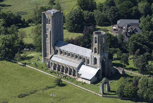 wymondham abbey norfolk aerial church aerialimage aerialphotography aerialphotograph aerialimagesuk aerialview viewfromplane britainfromabove britainfromtheair highdefinition hidef highresolution hires hirez