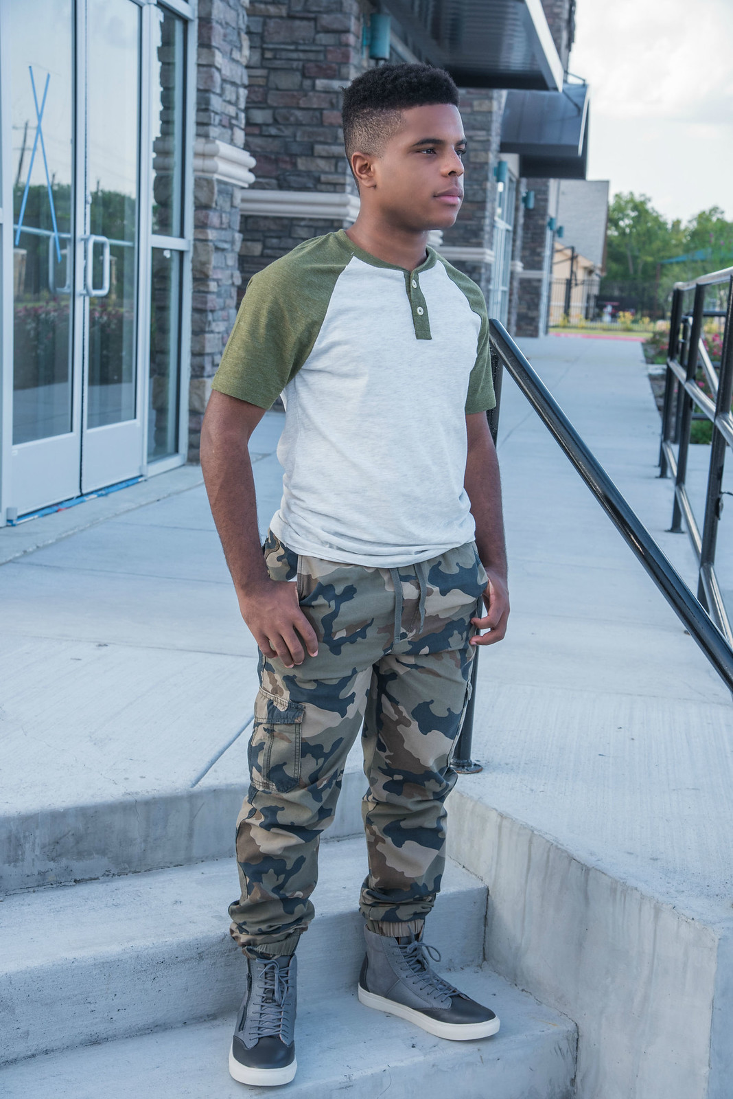 how to wear camo joggers