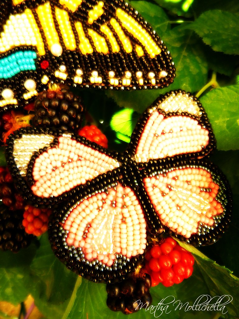 farfalle ricamate a mano da Martha Mollichella Handmade Jewerly