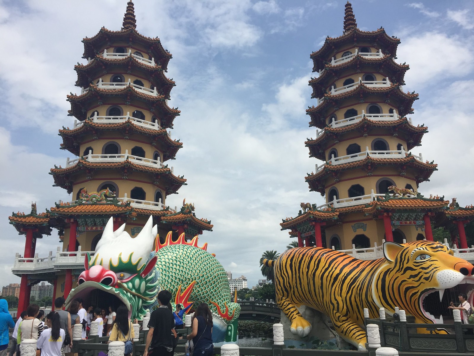 Dragon and Tiger Pagoda