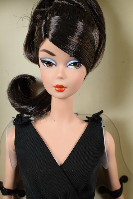 2016 Barbie Fashion Model Collection New Classics Collection Classic Black Dress Silkstone DWF53 (2)