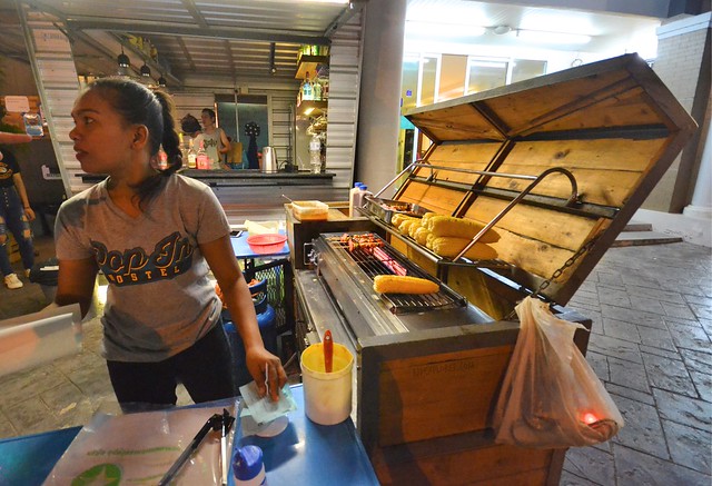 pop-in hostel krabi thailand free barbecue