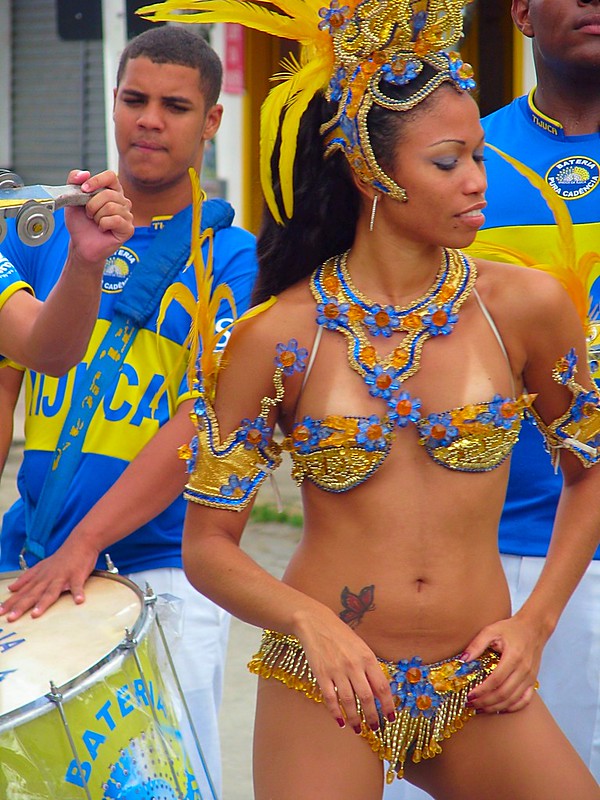 Sexy Brazilian samba babes