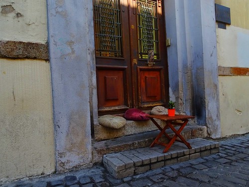 pillow table street road relax caffe cafe cafeteria view houses oldhouses door woodendoor scale city architecture xanthi greece greek hellas hellenic outdoor decoration decor