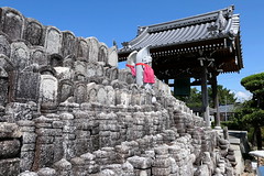 Photo：Small  jizo (地蔵) statues at Saiganji Temple (西願寺) By Greg Peterson in Japan