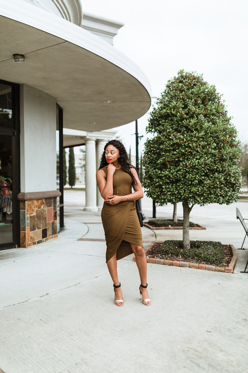 how to wear a wrap dress with heels