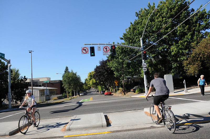 28th-Powell bike signal.jpg