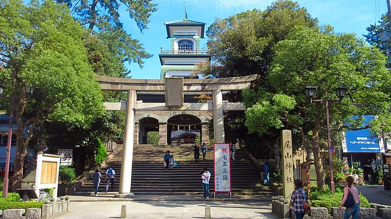 Kanazawa shrines parks restaurants