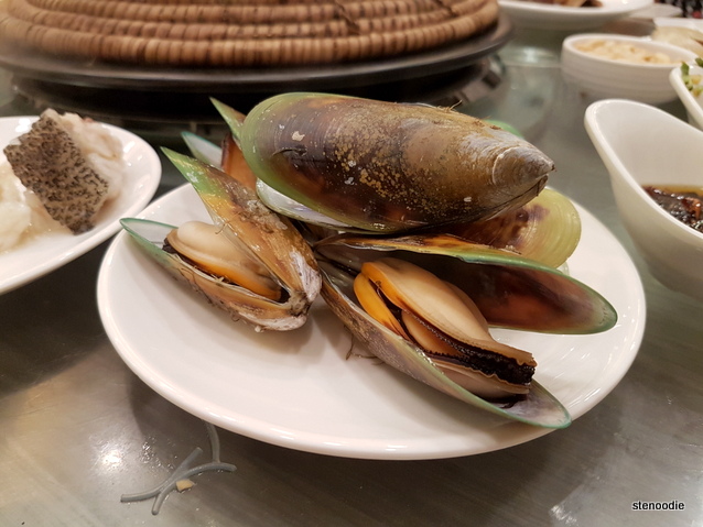  Steamed mussels
