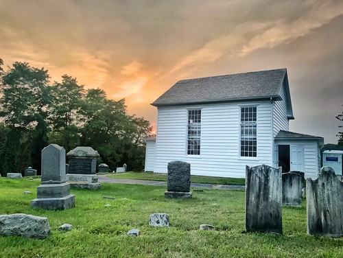 crotononhudson croton cemetery church hudsonvalley hudsonriver bethelchapel hdr sunset orange yellow white chapel