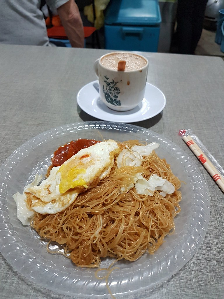 斋米粉加蛋 Vegetarian Noodles w/Egg $4 奶茶 Milk Tea $1.70 @ KL Pudu ICC
