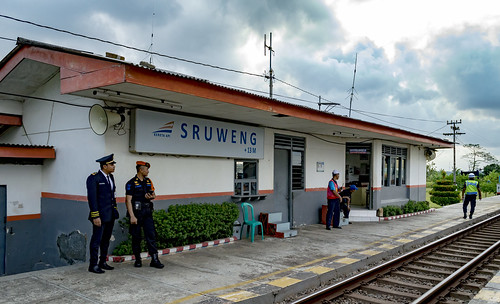building station stasiun railway indonesia kai sruweng