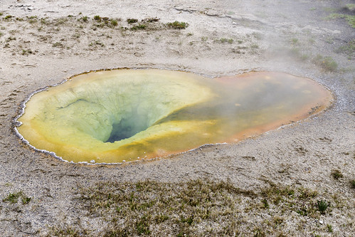 yellowstone national park us usa wyoming landscape outdoor sightseeing tour tourist color colorful yellow green orange geyser hot spring