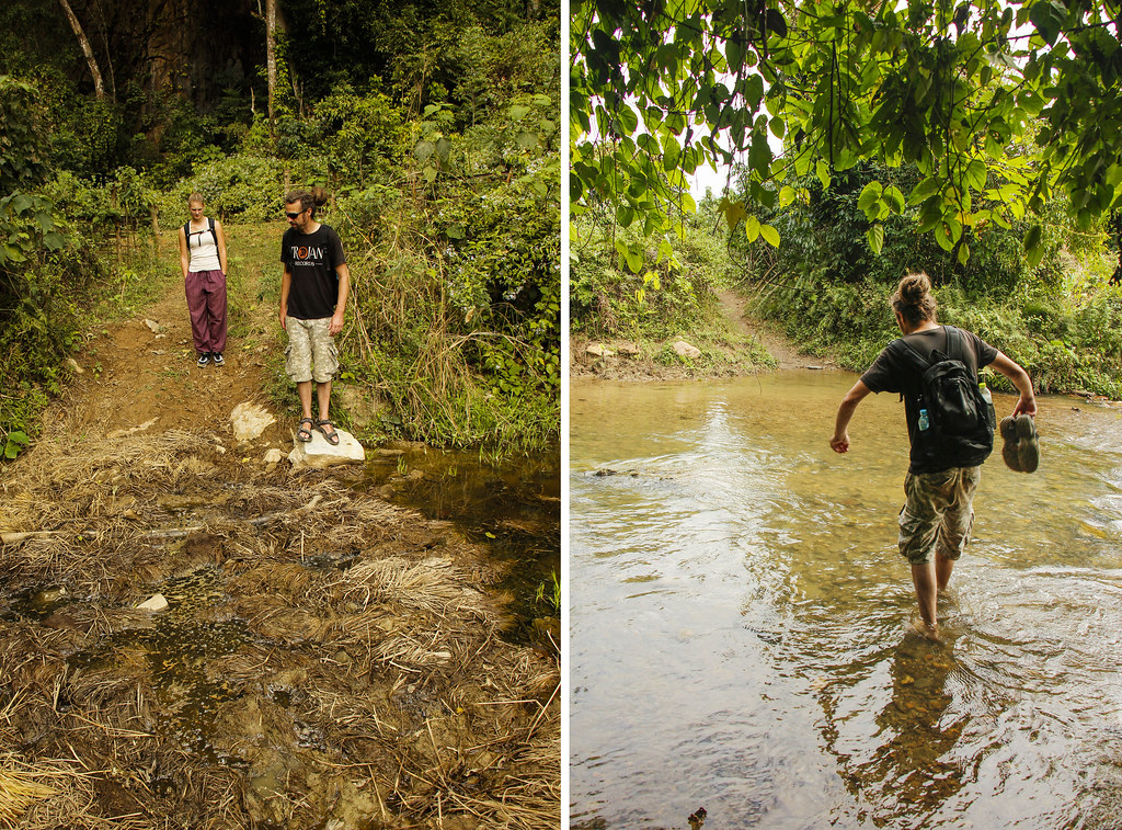 vi krydser mudder og floder på vores trekking tur i Sydøstasien