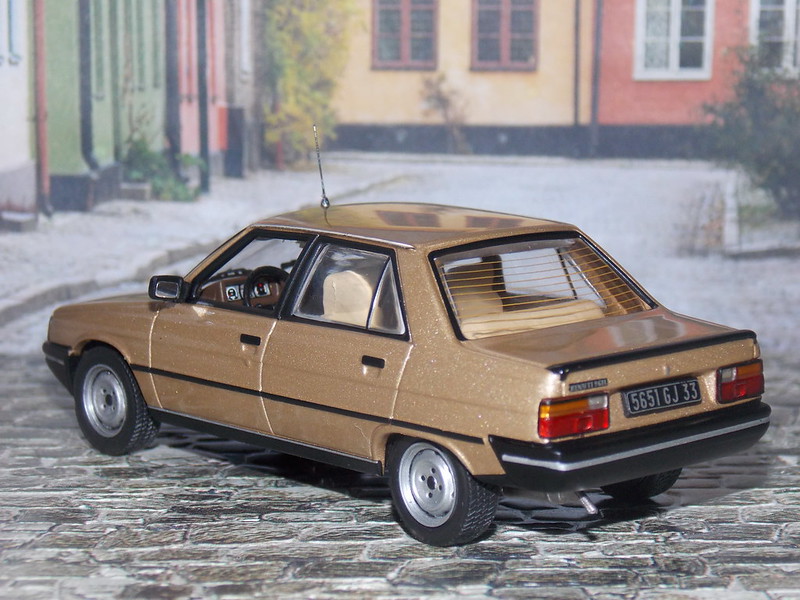 Renault 9 GTL - 1985 - IXO