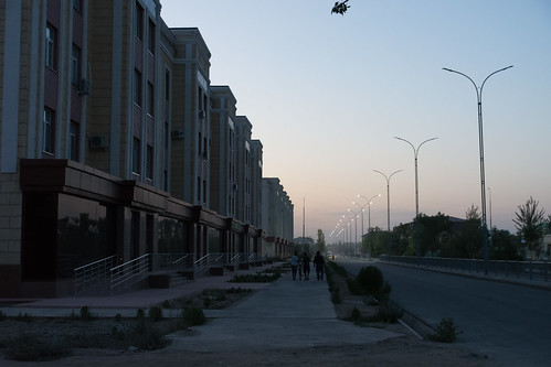karakalpakstan nukus qoraqalpog’istonrespublikasi uzbekistan uz street sunset modern dusk