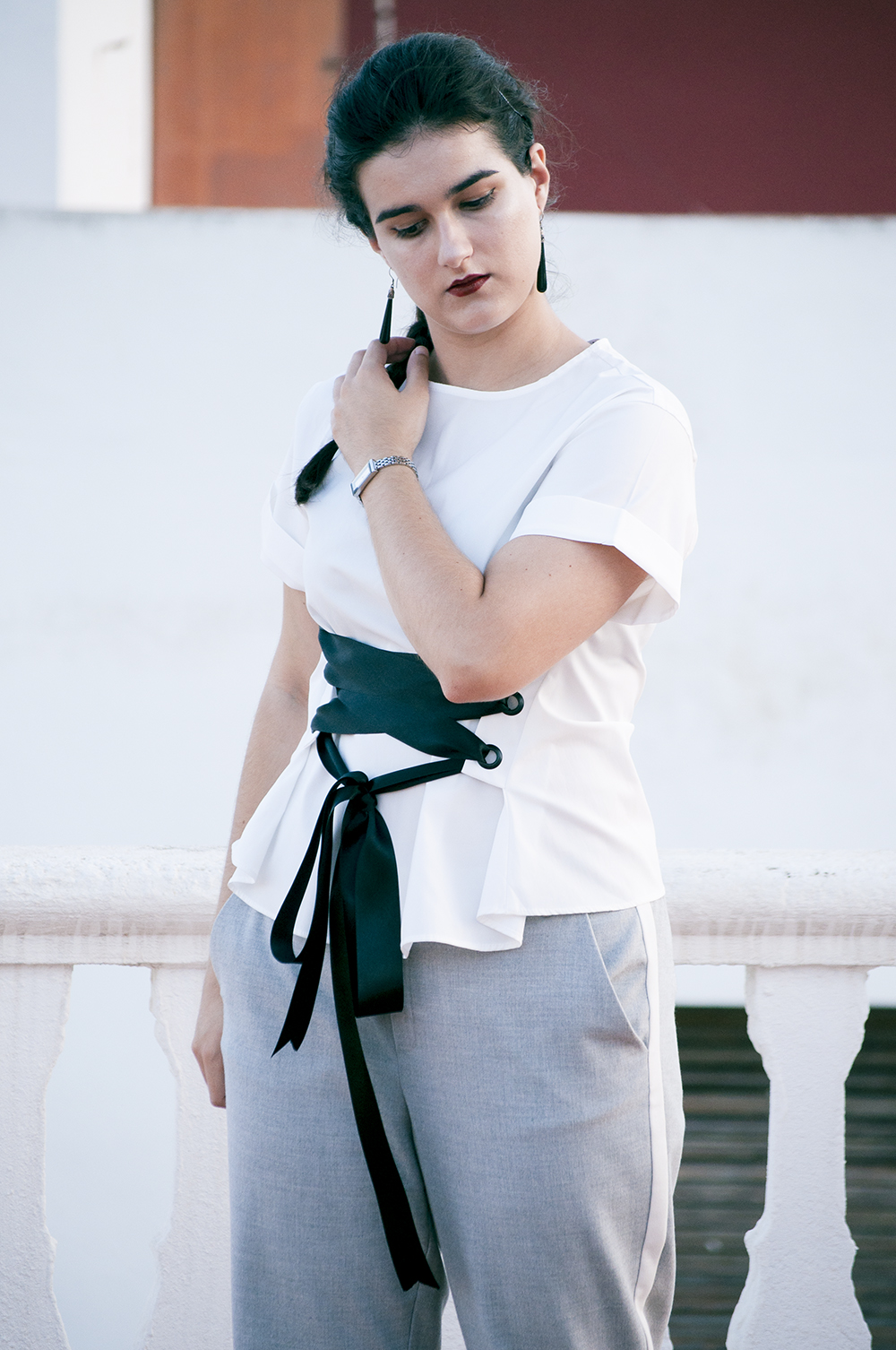 something fashion blogger influencer valencia spain, lightinthebox white T shirt laced corset tailored pants grey Zara
