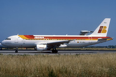 Iberia A320-214 EC-HQJ BCN 30/06/2001