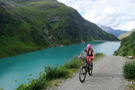 Bike SNOW tour: St. Anton – zdolávání velehor na kole a e-motorkách