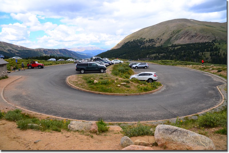 Mount Bierstadt Trailhead parking lot