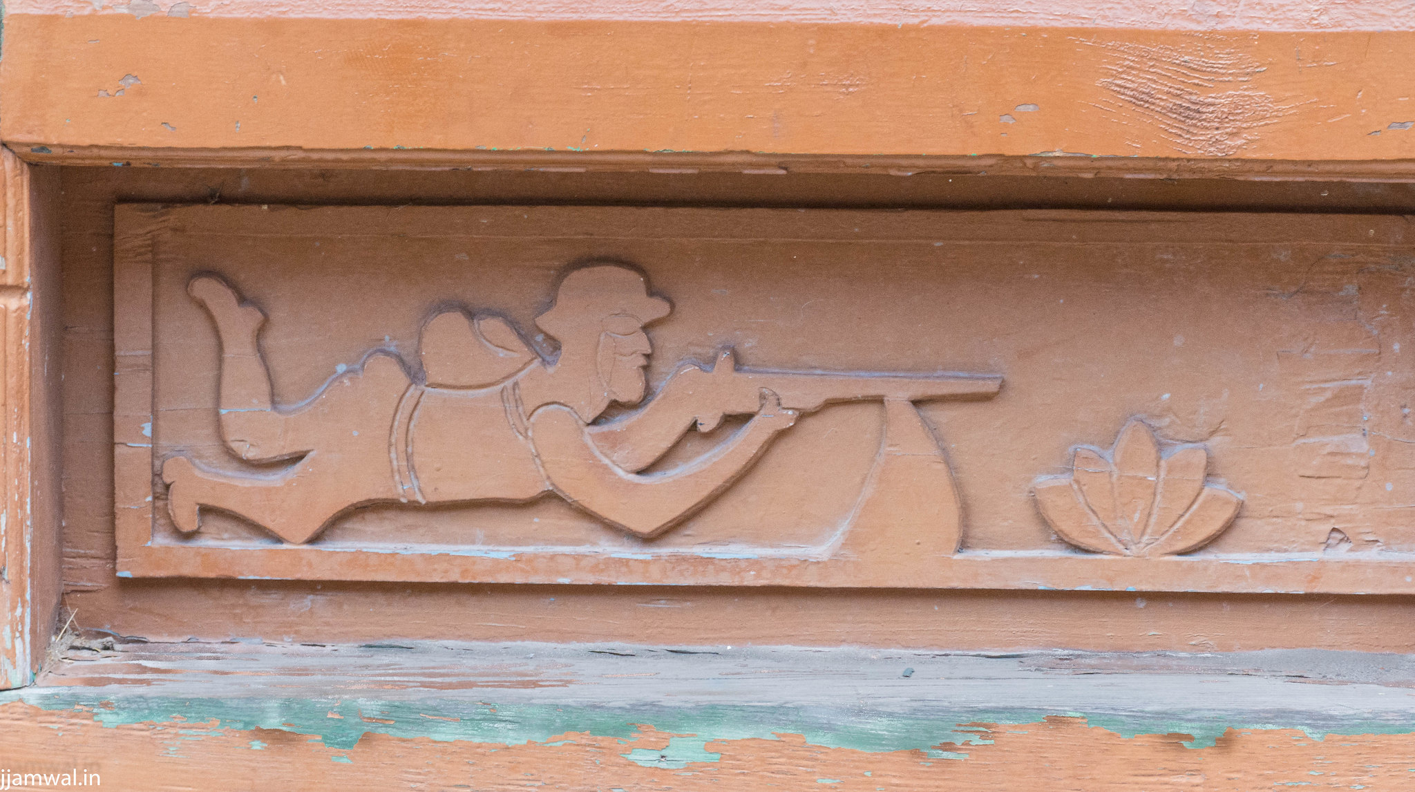 Carving a soldier with his gun in the temple