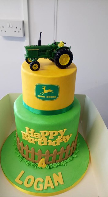 Cake by Roberta's Bakes and Cakes
