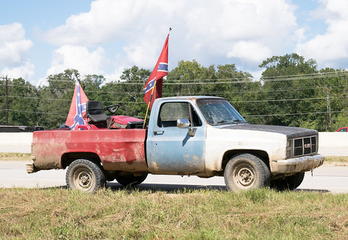 gmc pickup truck confederate flag rebel redneck battle new caney tx texas montgomery county civil war kkk ku klux klan knights sons veterans united daughters confederacy monument memorial honoring lost cause trumpsupporter jeff sessions leagueofthesouth