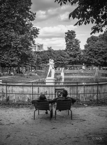 en passant par le jardin des Tuileries