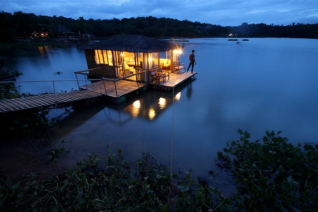 Aquascape Lake Caliraya - Floating Cottage/Houseboat