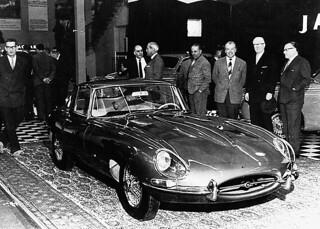 Jaguar_EType_1961_R1