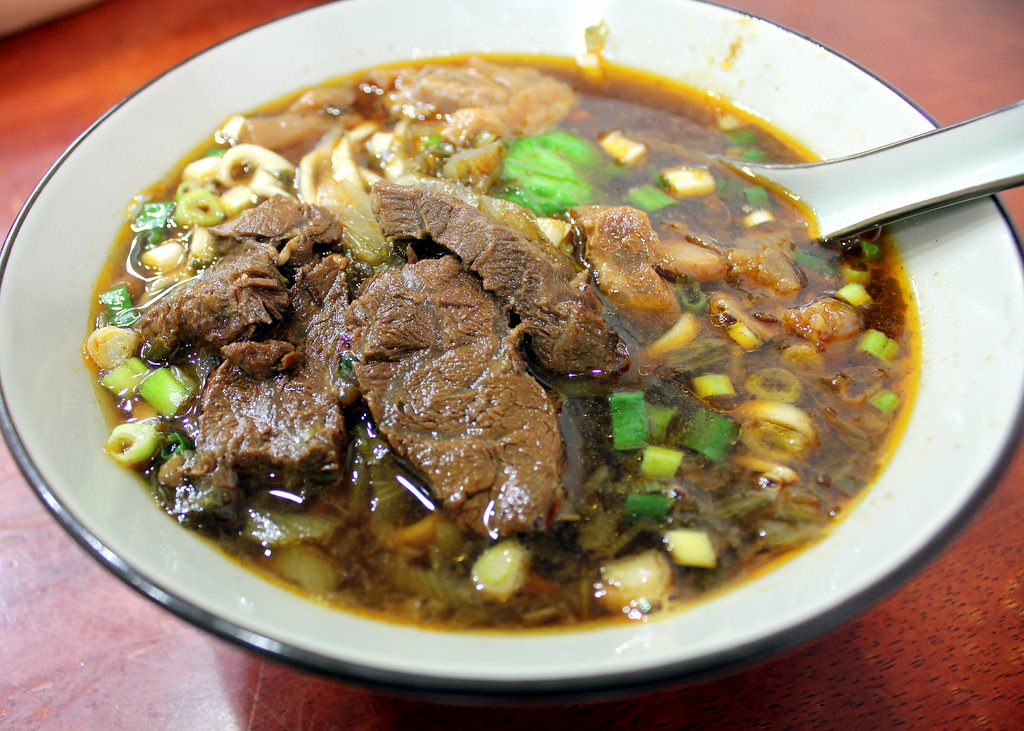 tong-hua-night-market-beef-noodles