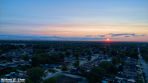 dji drone phantom4pro p4p sunrise early morning oaklawn il ilinois sky days orange sun sol chicago city horizon distance clouds