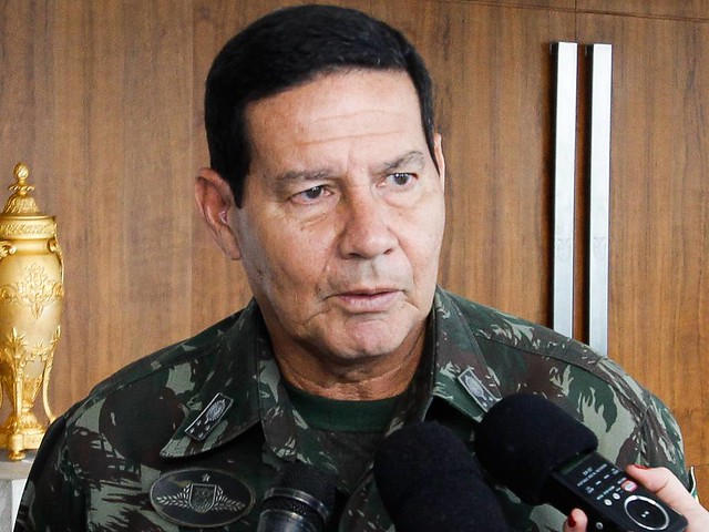 General da ativa Antonio Hamilton Martins Mourão admitiu uma intervenção militar como resposta ao esquema de corrupção - Créditos: Divulgação