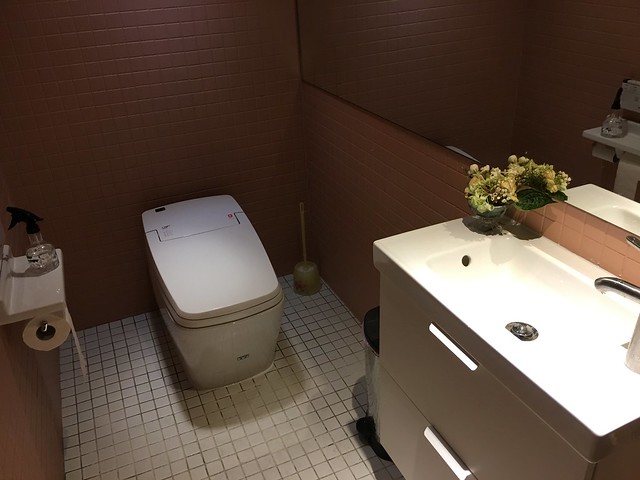 清爽乾淨空間大的廁所@93巷人文空間