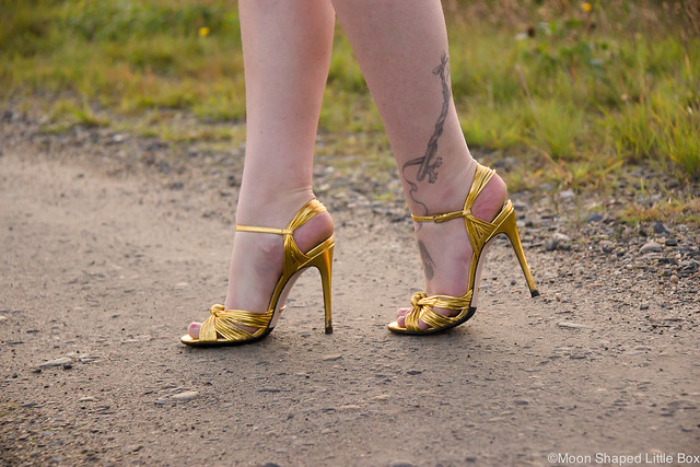 Golden Heels, Gucci heels, sandaletit, korkokengät, nilkkatatuointi