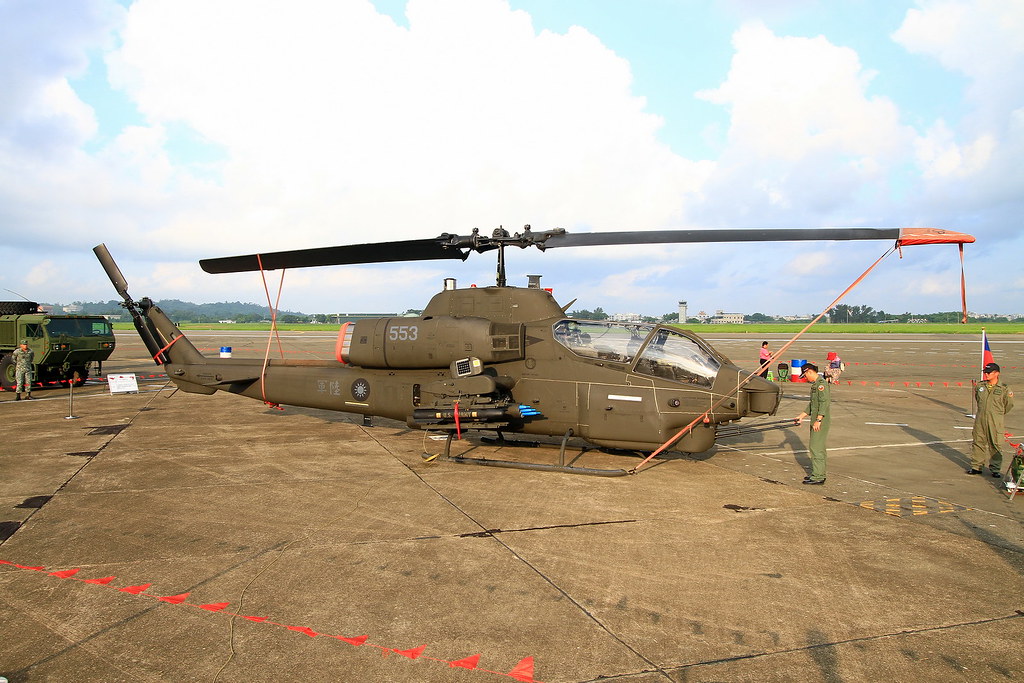 553 Taiwan - Army Bell AH-1W Super Cobra