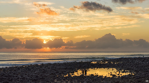 d810 sunrise rocks tidalpool reflections cloud sun burleigh dawn